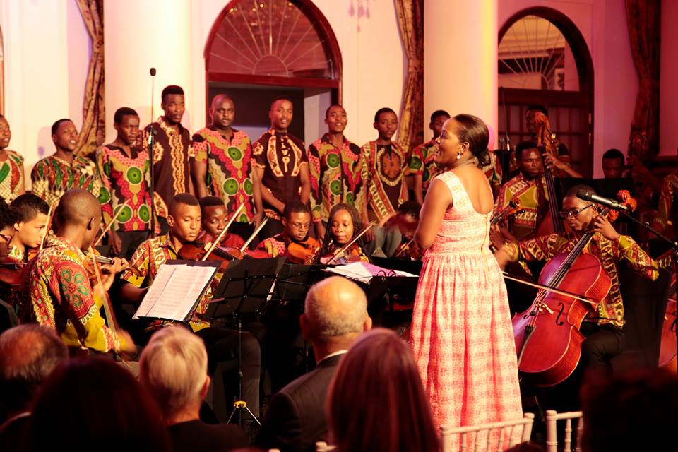 Orquestra Xiquitsi Canta Parabéns a Si Mesmo
