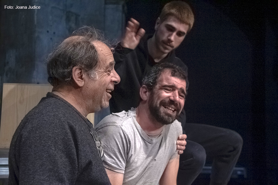PASSOS EM VOLTA é a nova peça da Companhia João Garcia Miguel, com estreia marcada para o Teatro Ibérico